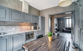 Guesthost - Design & Relax Apartment In Perugia